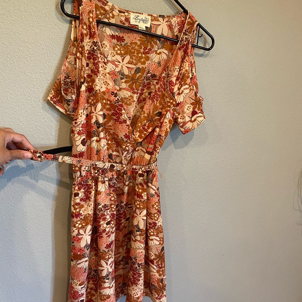 Thin floral dress with matching belt